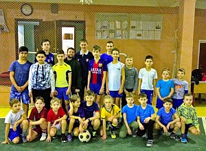 Футболисты детской секции Николо-Угрешского монастыря встретились с Олимпийским чемпионом