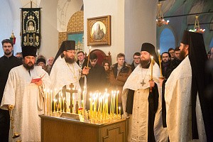 В Высоко-Петровском монастыре почтили память погибших в авиакатастрофе над Черным морем