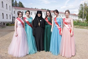 В Николо-Сольбинском монастыре прошел выпускной для Православных школ и гимназий Переславской епархии