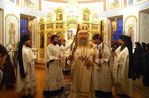Архиепископ Феогност возглавил Божественную литургию в Аносином монастыре