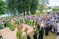 В Нило-Столобенской пустыни прошли празднования в честь 28-летия перенесения мощей преподобного Нила Столобенского