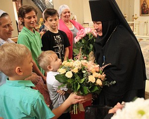 Настоятельницу Кресто-Воздвиженского Иерусалимского монастыря поздравили с 15-летием назначения на должность игумении обители 