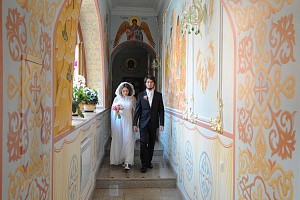 В воссозданном храме Покровского монастыря совершено Таинство Венчания