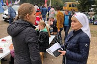 Сестры Марфо-Мариинского сестричества Белгорода раздали беженцам в приграничной Логачевке 1200 продуктовых наборов