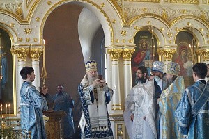 Архиепископ Каширский Феогност возглавил престольный праздник в Богородице-Рождественском ставропигиальном женском монастыре