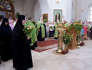 В Покровском Хотькове монастыре в день Святой Троицы совершили праздничное богослужение