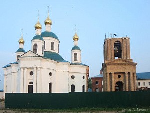 Для колокольни Феодоровской церкви Богоявленского монастыря г. Углича освящены крест и купол