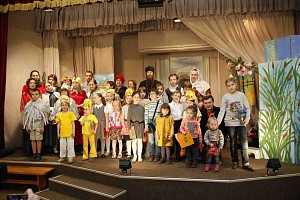 На Московском подворье Свято-Троицкой Сергиевой лавры  состоялись детский Пасхальный праздник и премьера спектакля