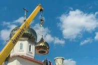 В Мироносицком монастыре Бобруйска установлены купола и кресты на строящийся храм Жировичской иконы Божией Матери
