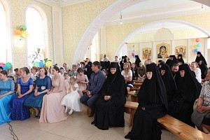 В школе при Николо-Сольбинском монастыре состоялся выпускной вечер