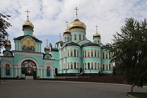Блаженнейший митрополит Онуфрий совершил Литургию  в Банченском монастыре Черновицко-Буковинской епархии