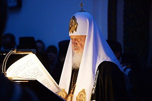 В четверг первой седмицы Великого поста Патриарх Кирилл  отслужил повечерие с чтением Великого канона в Стефано-Махрищском монастыре