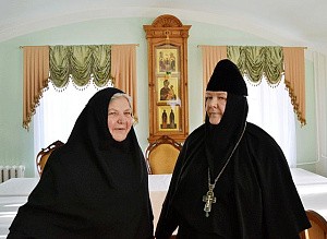 Сестры Покровского Хотькова монастыря встретились с племянницей одной из старейших насельниц обители
