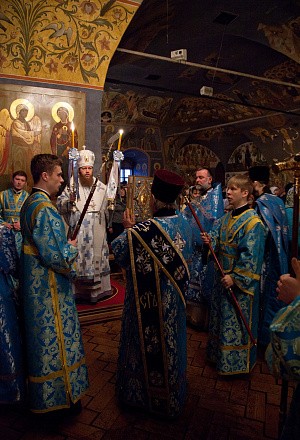 В Новоспасском монастыре встретили праздник Сретения Господня