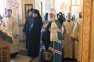Глава Воронежской митрополии совершил Божественную литургию в Алексиево-Акатовом женском  монастыре  