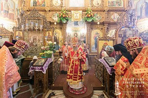 Предстоятель Украинской Церкви возглавил  Литургию во Введенском монастыре Киева