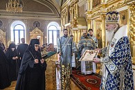 Председатель Синодального отдела по монастырям и монашеству передал настоятельнице Зосимовой пустыни Патриаршее поздравление по случаю 55-летнего юбилея 