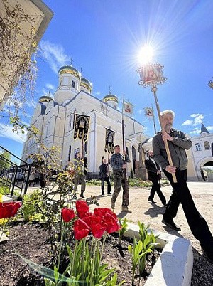 В Вышневолоцком Казанском монастыре Тверской епархии отметили крестным ходом престольный праздник