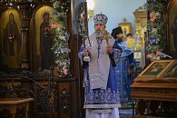 Митрополит Алексий отслужил Литургию в Свято-Успенском монастыре Новомосковска
