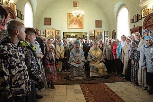 В Свято-Троицком монастыре Нижнетагильской епархии молитвенно почтили образ Богоматери «Всецарица»