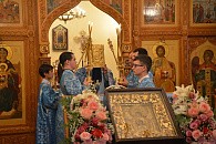 Епископ Максим отслужил всенощное бдение в Елецком Знаменском монастыре в канун престольного праздника обители