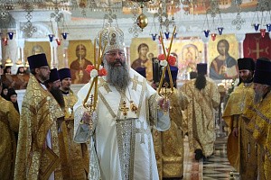 Митрополит Кирилл отслужил Литургию в Александро-Невском Ново-Тихвинском монастыре г. Екатеринбурга и освятил кресты для купола храма