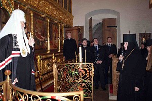 В понедельник первой седмицы Великого поста Святейший Патриарх Кирилл молился за уставным богослужением в Богородице-Рождественском ставропигиальном монастыре
