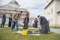 Митрополит Крутицкий Павел принял участие в мероприятии «Лес Победы» в Бобреневом монастыре