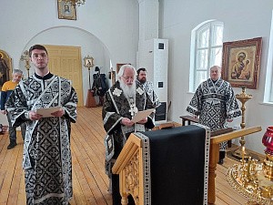 Митрополит Новгородский Лев совершил Литургию Преждеосвященных Даров в Михаило-Клопском монастыре