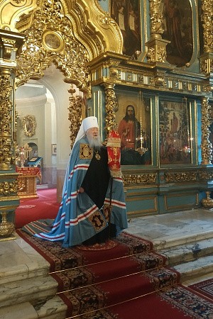Митрополит Ювеналий отслужил Литургию в Новодевичьем монастыре Москвы