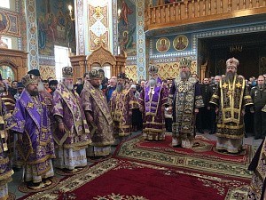 Митрополит Кирилл принял участие в архиерейской Божественной литургии в Иверско-Серафимовском монастыре г. Алма-Аты