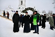 Митрополит Казанский Кирилл посетил Рождественский фестиваль ледовых и снежных скульптур, который проходит в Раифском монастыре