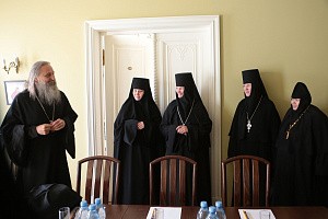 Архиепископ Сергиево-Посадский Феогност и члены коллегии Синодального отдела по монастырям и монашеству посетили Марфо-Мариинскую обитель