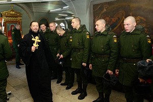 В Донском монастыре военнослужащие Семеновского полка причастились на Рождество 2015 года