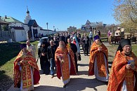 Насельники Успенского монастыря и сестры Иоанно-Предтеченского монастыря приняли участие в традиционном крестном ходе в Свияжске