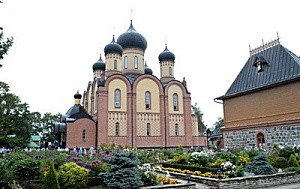 Митрополит Корнилий возглавил престольный праздник  в Пюхтицком Успенском монастыре