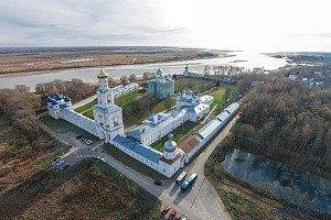 Епископ Арсений совершил вечерню с Литургией в Свято-Юрьевом монастыре Новгородской епархии