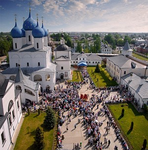 Митрополит Ювеналий отслужил Литургию в Серпуховском Высоцком монастыре в день 620-летия преставления основателя этой обители