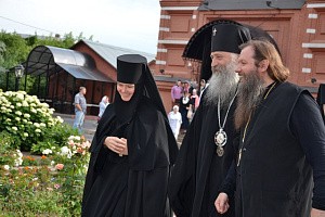 Архиепископ Сергиево-Посадский Феогност совершил Литургию в престольный праздник храма Всех Святых Алексеевского монастыря