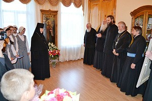 Настоятельницу Покровского Хотькова монастыря поздравили с днем рождения