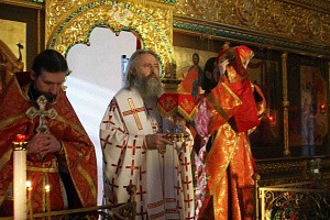 Архиепископ Сергиево-Посадский Феогност совершил Литургию и панихиду в Богородице-Рождественском монастыре
