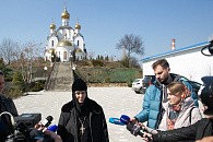 Журналисты международных, федеральных и региональных СМИ посетили беженцев на территории Иверского монастыря Ростовской епархии