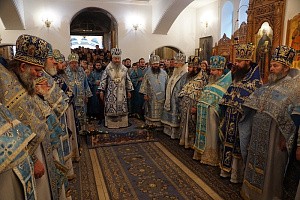 Митрополит Онуфрий возглавил престольный праздник в Введенском монастыре г. Черновцов