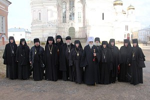 Митрополит Виктор совершил в Казанском монастыре г. Вышнего Волочка вечерню с акафистом 