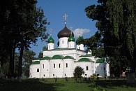 В подклете собора Феодоровского монастыря Переславля-Залесского завершился монтаж исторических фотографий иммерсивной экспозиции
