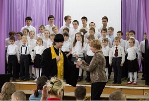 Воспитанники хоровой  студии при Николо-Угрешском монастыре выступили с концертом в коррекционной школе г. Москвы