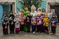 Юные артисты воскресной школы Ново-Тихвинского монастыря Екатеринбурга показали благотворительный спектакль в уральской глубинке