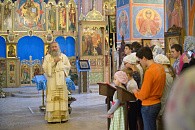 Архиепископ Феогност освятил придел храма на подворье Троице-Сергиевой лавры и отслужил в нем Литургию