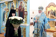 Глава Липецкой митрополии поздравил настоятельницу Тюнинского монастыря с 75-летним юбилеем и 20-летием возобновления монашеской жизни в обители 