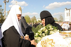 Патриарх Кирилл посетил подворье Покровского монастыря в Троице-Лыкове